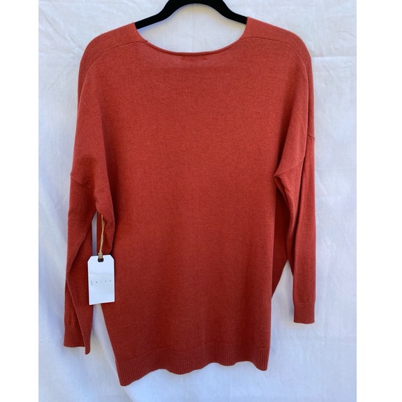 Leith Oversized V-neck Rust Sweater - Picture 10 of 10